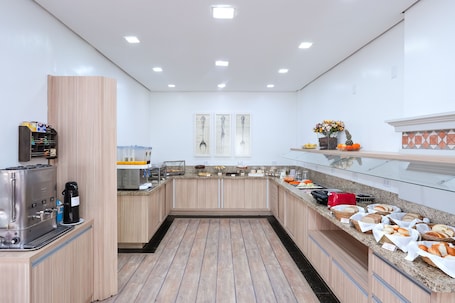 Free daily buffet breakfast