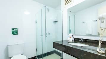 Suite | Bathroom | Shower, hair dryer, towels, soap