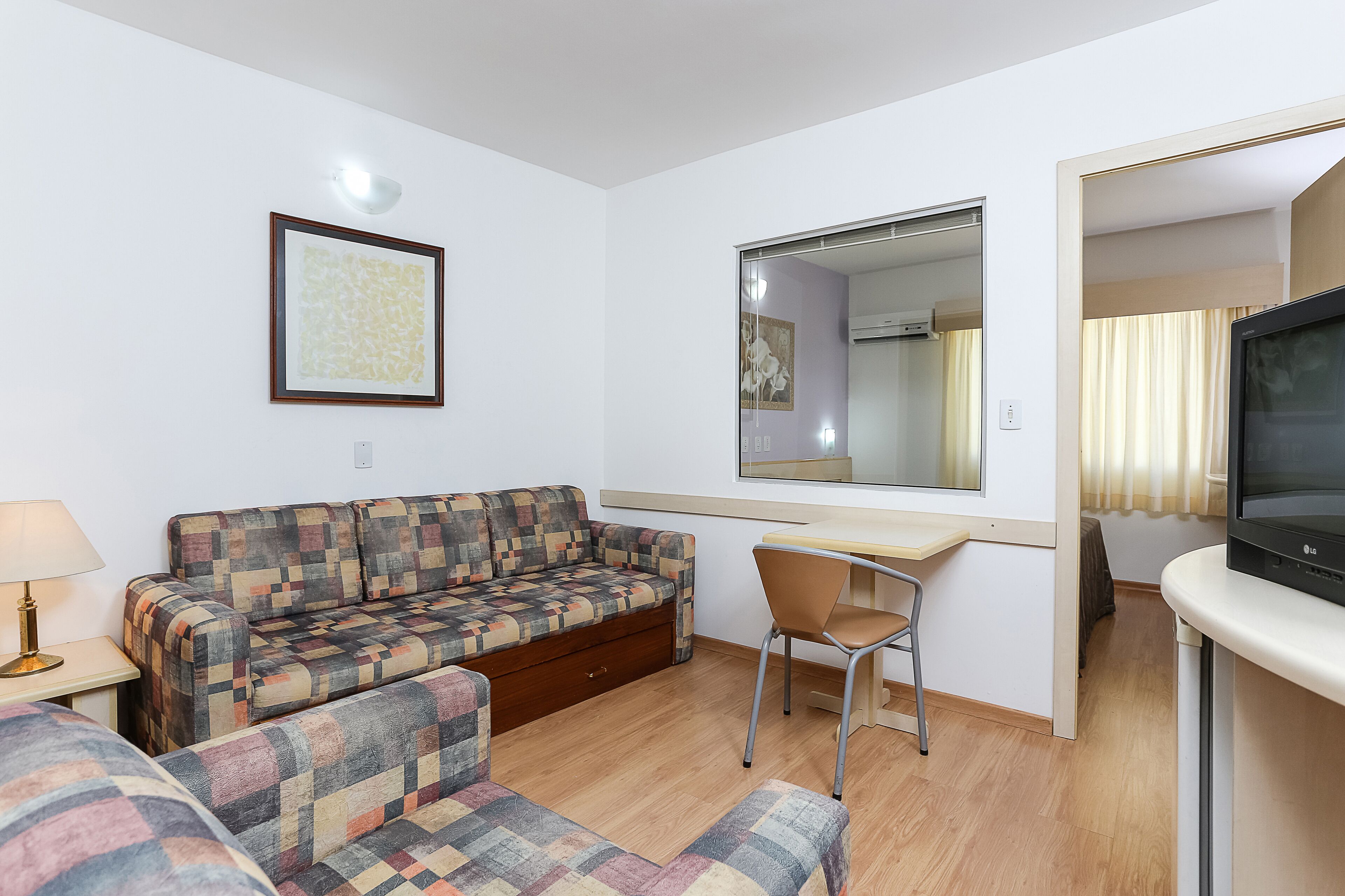 suite | living room | led tv, toys