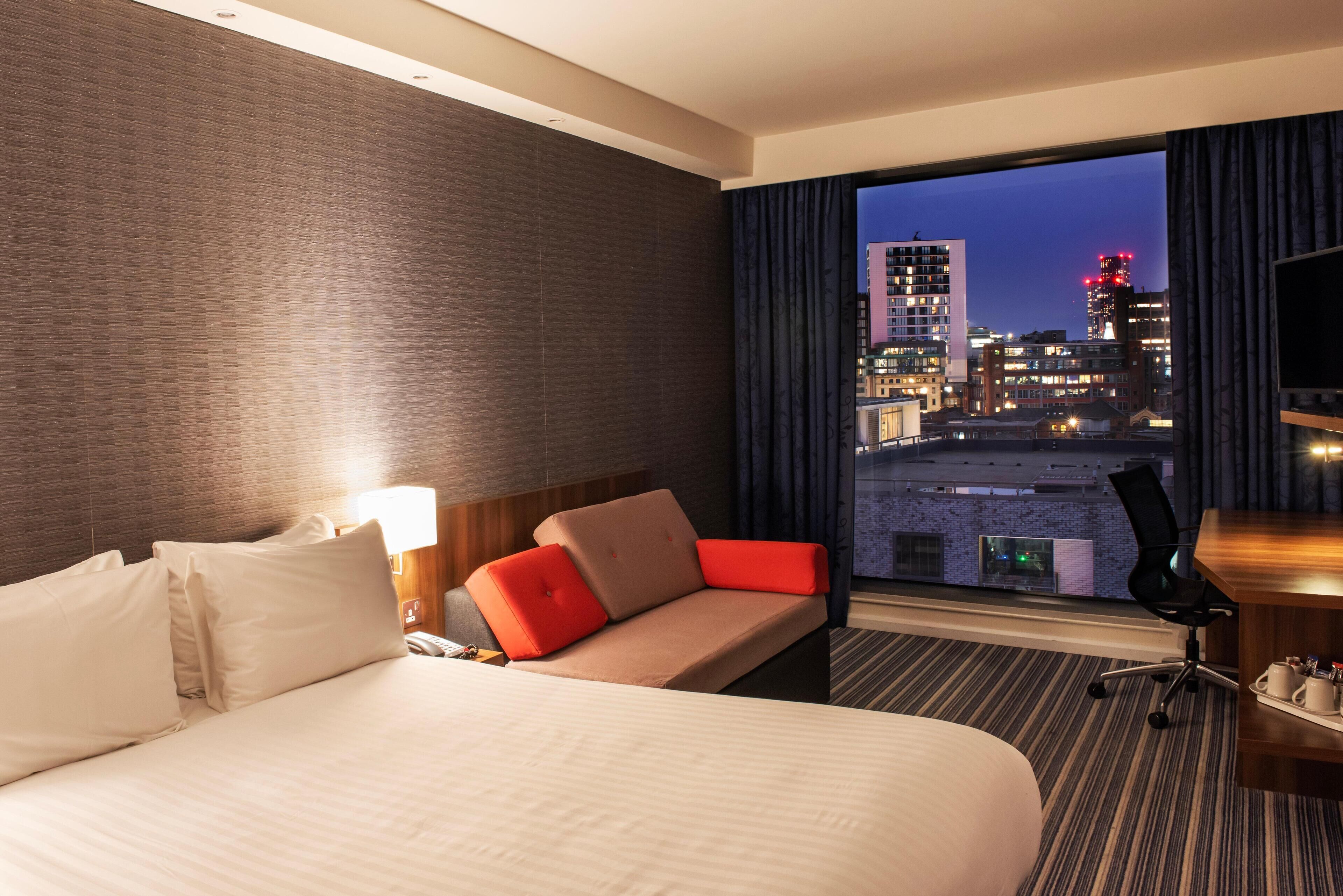 Hypo-allergenic bedding, in-room safe, desk, laptop workspace