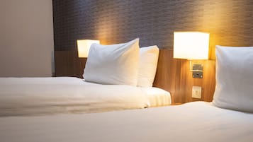 Standard Room, 2 Twin Beds | Hypo-allergenic bedding, in-room safe, desk, laptop workspace