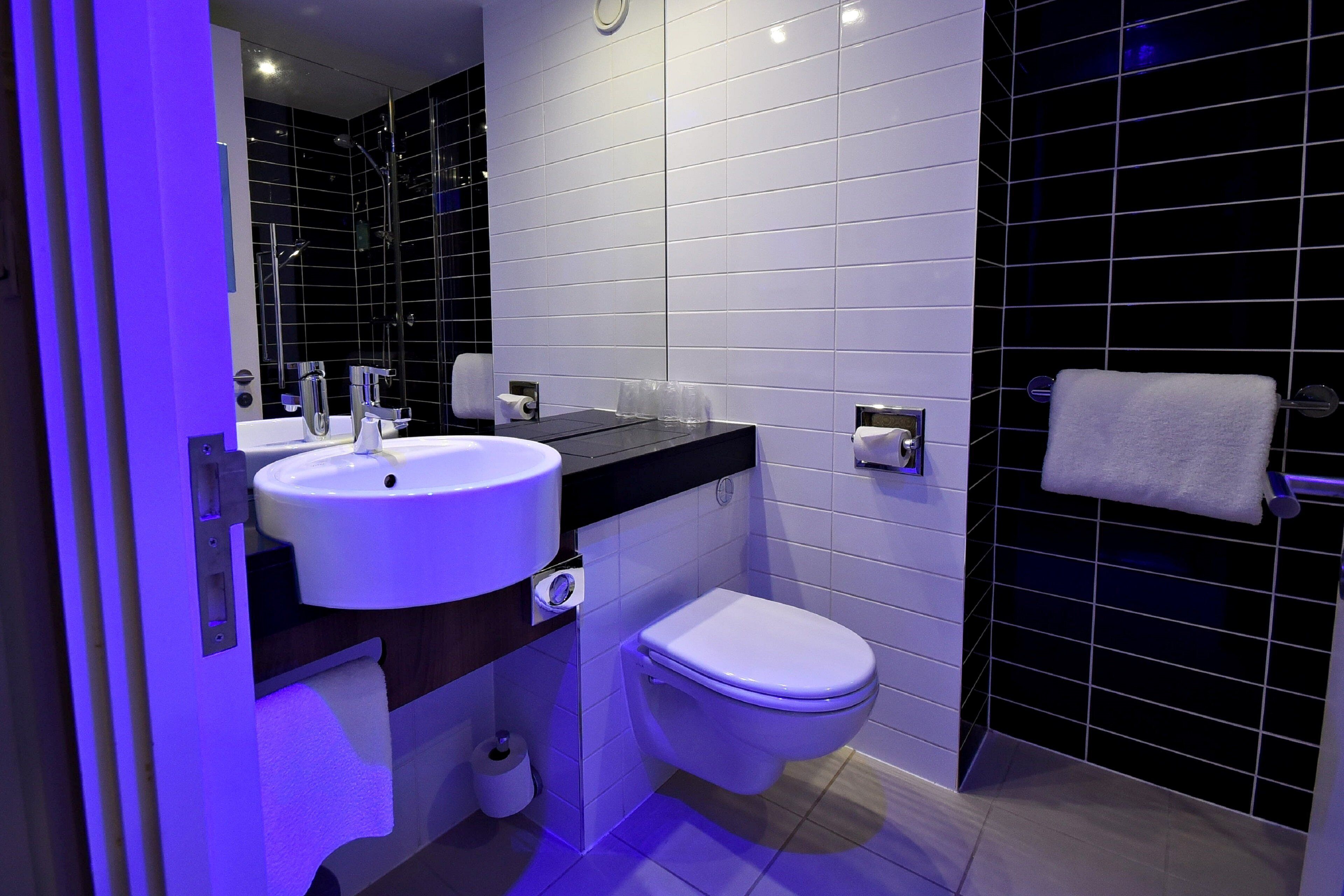 hypo-allergenic bedding, in-room safe, desk, laptop workspace