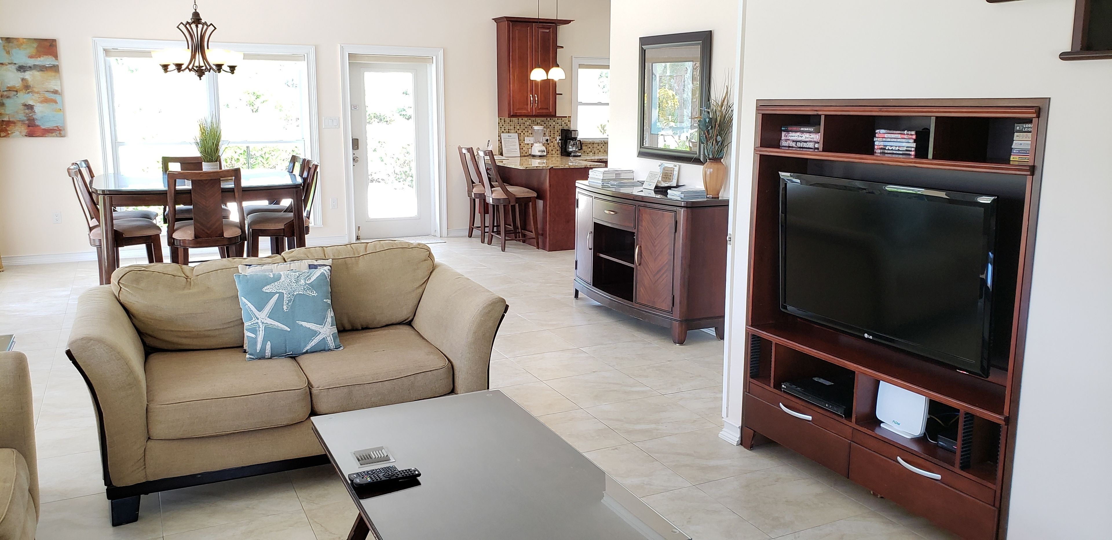 Luxury-Villa, 3 Schlafzimmer, Meerblick | Wohnzimmer | 42-Zoll-LCD-Fernseher mit Kabelempfang, Fernseher, Netflix