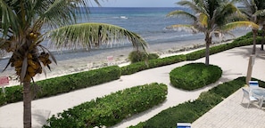 Lyxvilla - 3 sovrum - tillgÄng till pool - mot vattnet | Utsikt mot havet/stranden