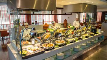 Daily buffet breakfast for a fee