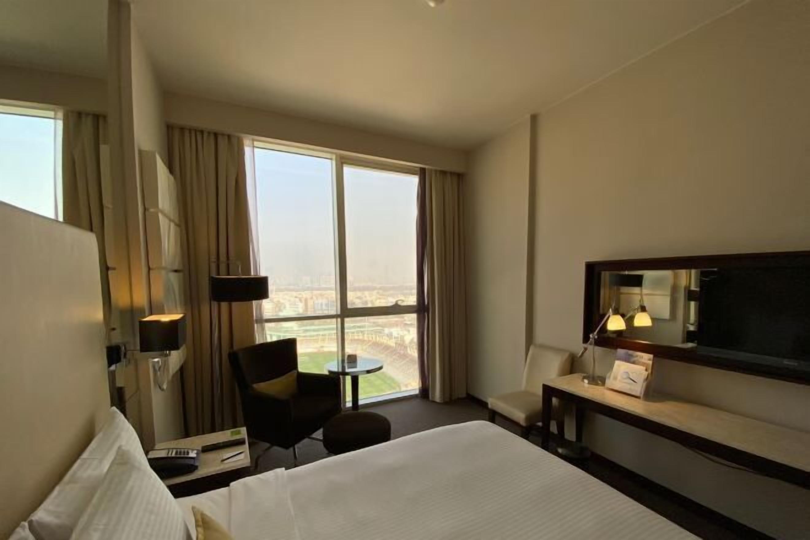 Safe på rommet, skrivebord og skrivebord for bærbar PC