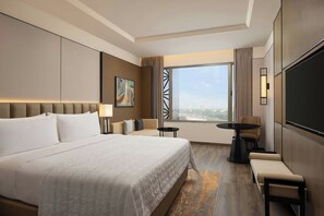 尊貴客房, 1 張特大雙人床 (view) | 高級寢具、迷你吧、房內夾萬、書桌