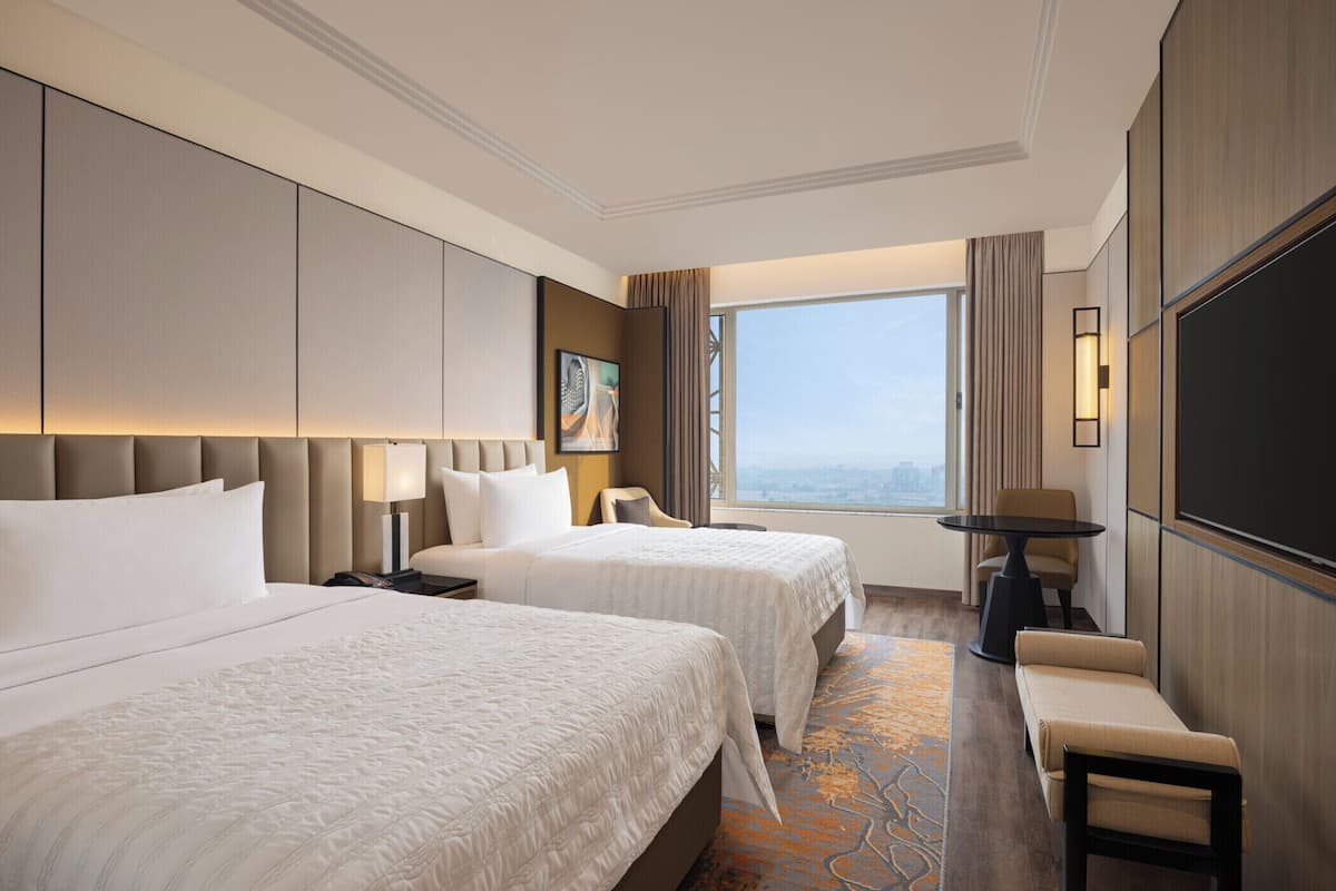 Hochwertige Bettwaren, Minibar, Zimmersafe, Schreibtisch