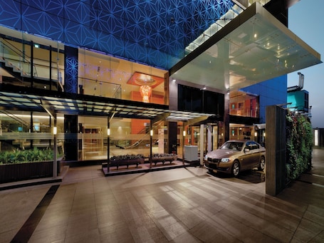 Fachada del alojamiento. Orange Megastructure