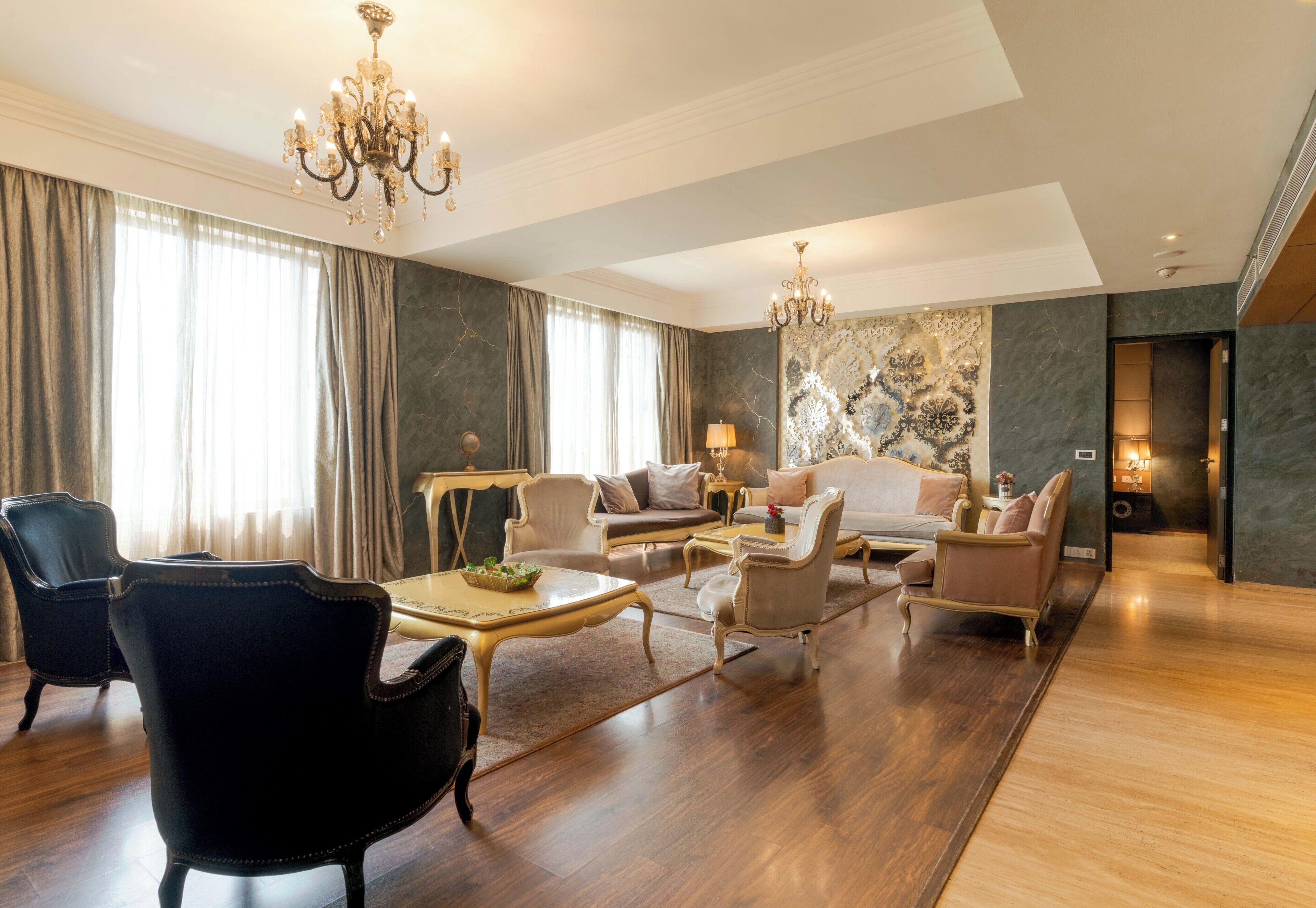 Presidential Suite, 1 Katil Raja (King), Non Smoking | Peralatan tempat tidur premium, bar mini, peti besi dalam bilik, meja 