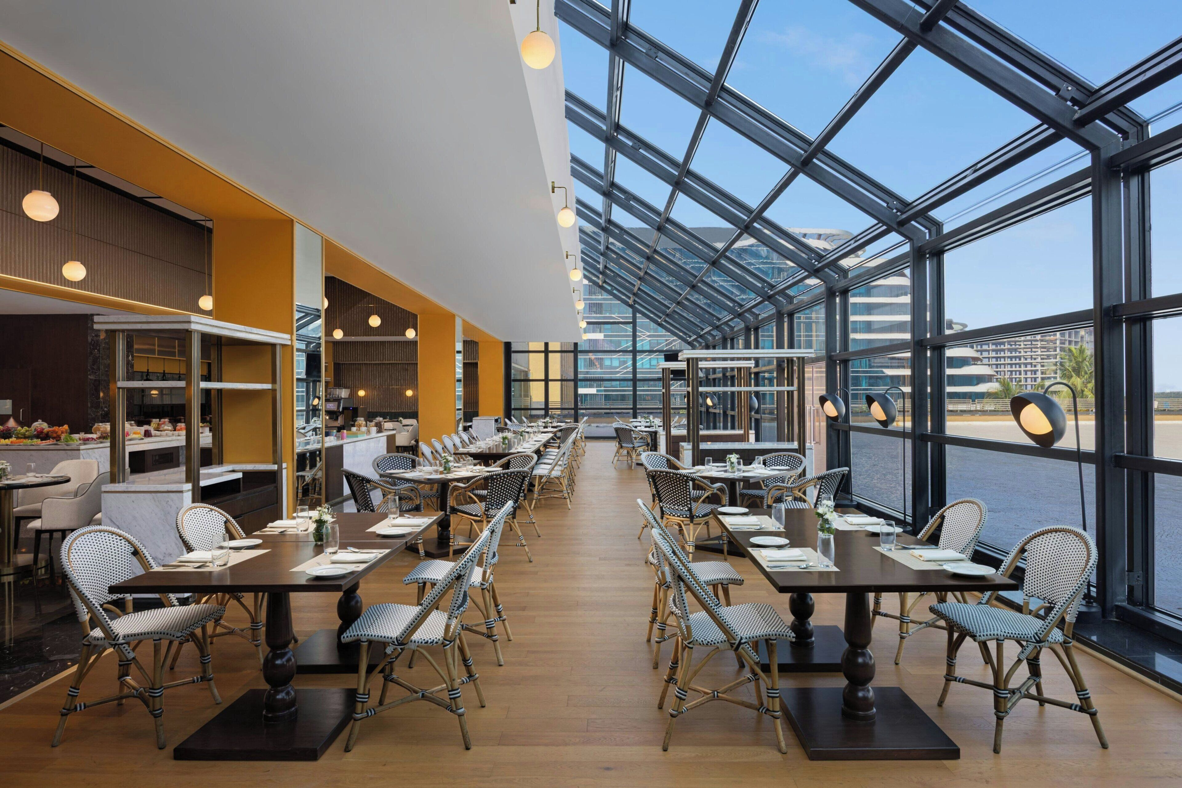 Jääkaappi, kahvin-/teenkeitin