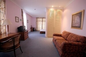 Standard Twin Room | Desk, free cribs/infant beds, rollaway beds, free WiFi