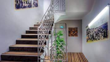 Leuningen in de gang