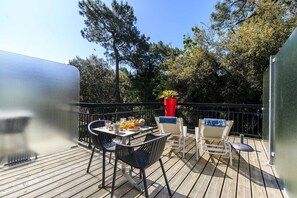 Superior Room, 1 Queen Bed, Non Smoking, Terrace | Terrace/patio