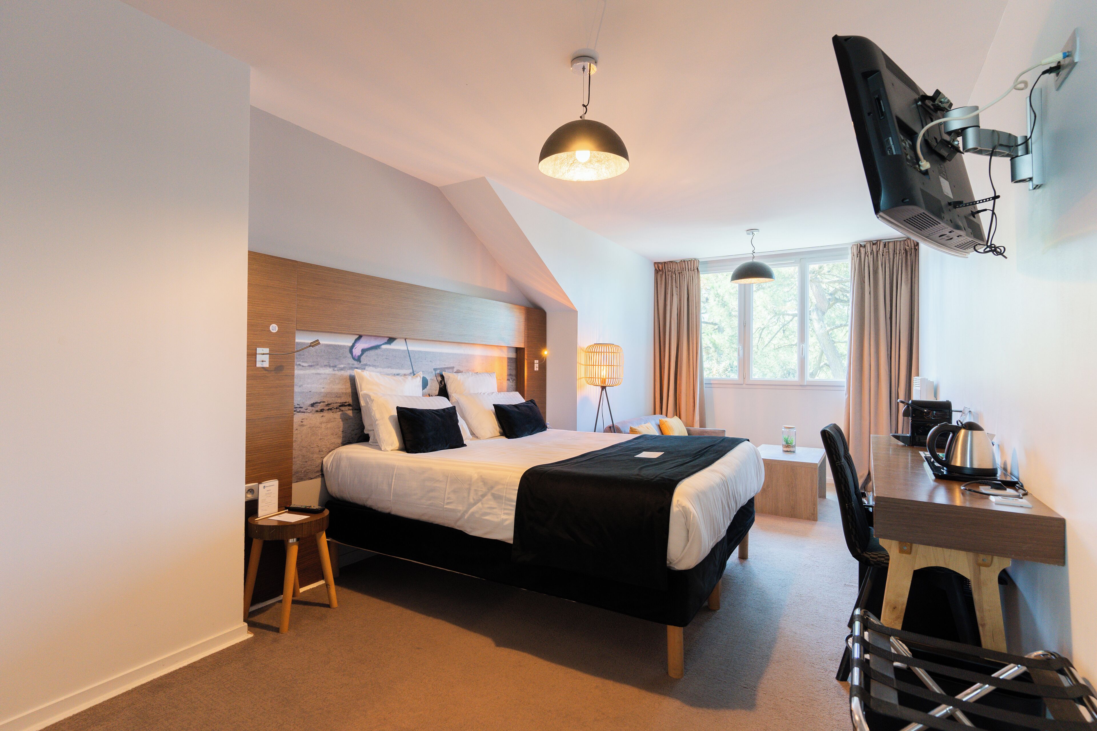 superior room, 1 queen bed, non smoking (larger room;twin bed on request) | in-room safe, desk, blackout curtains, soundproofing