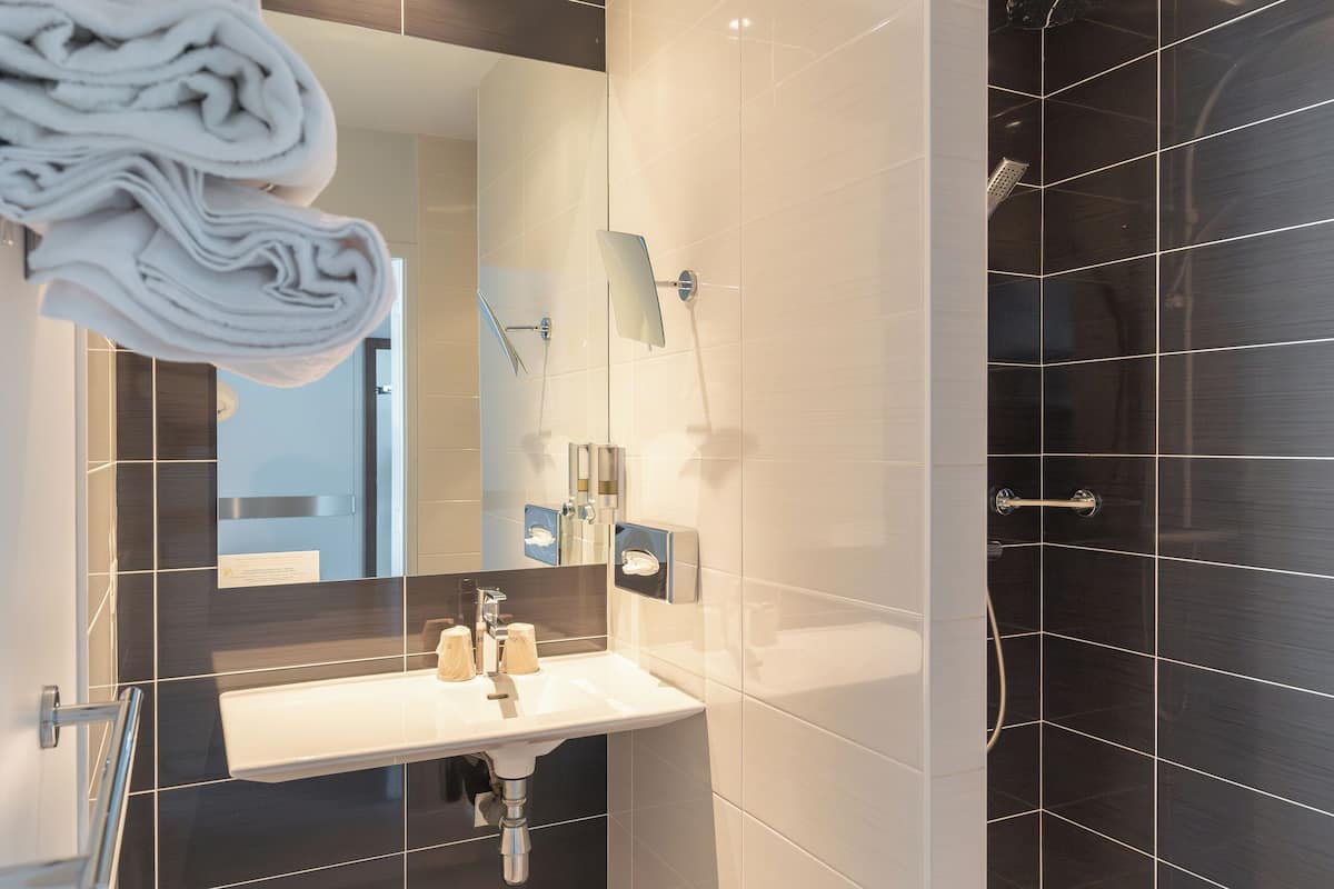 comfort room, 1 queen bed, terrace, garden view | bathroom | shower, free toiletries, hair dryer, towels