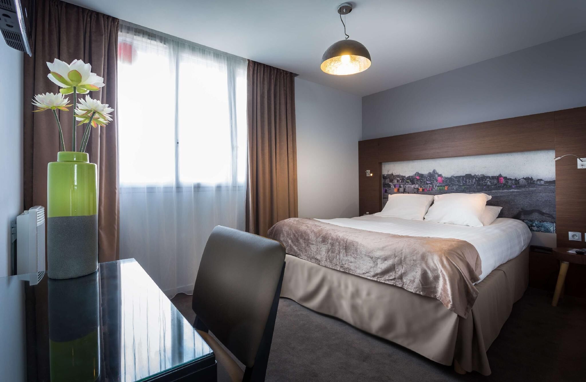 In-room safe, desk, blackout drapes, soundproofing