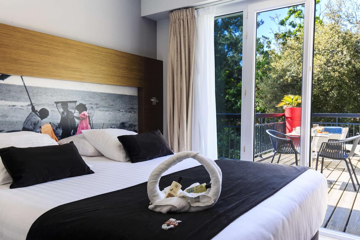 superior room, 1 queen bed, non smoking, terrace | in-room safe, desk, blackout curtains, soundproofing