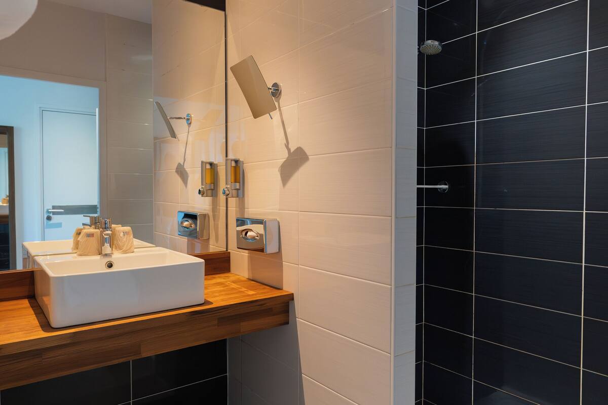 exclusive room, 1 queen bed, non smoking (twin bed on request;with sofabed) | bathroom | shower, free toiletries, hair dryer, towels