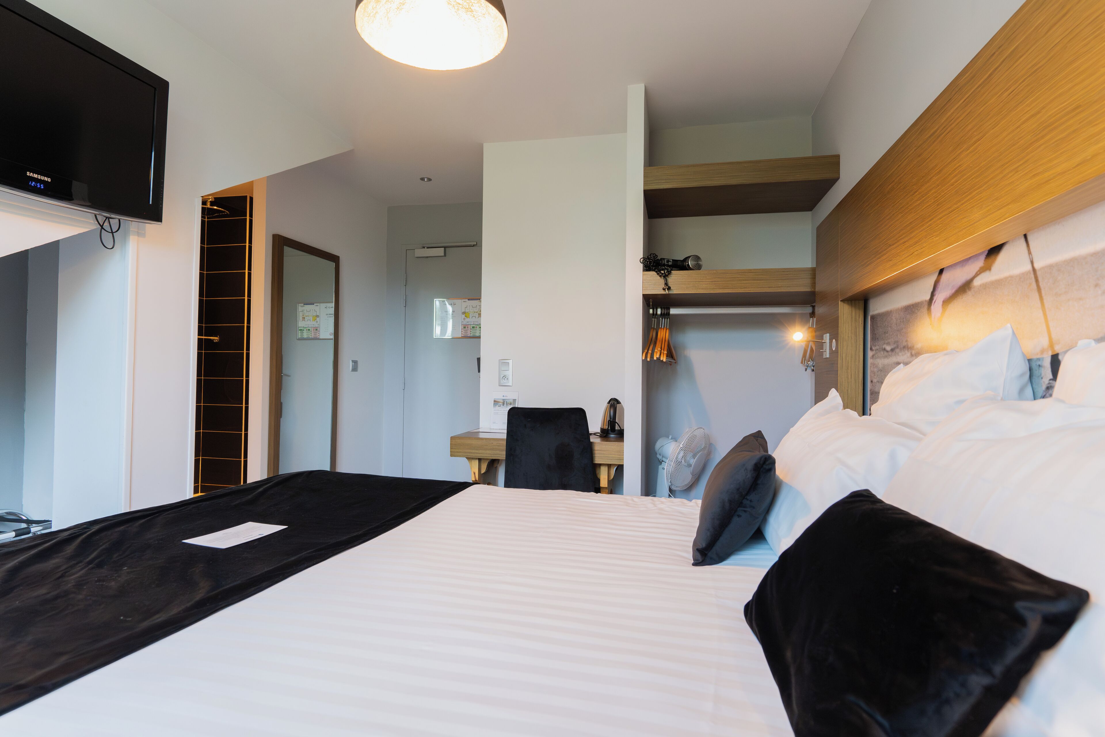 classic room, 1 queen bed, non smoking, garden view | in-room safe, desk, blackout curtains, soundproofing