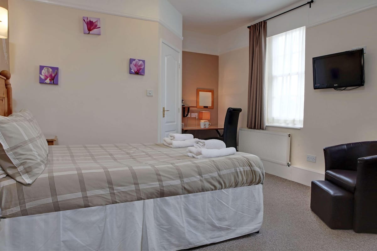 Hypo-allergenic bedding, desk, laptop workspace, soundproofing