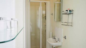 Standard Double Room | Bathroom | Combined shower/tub, free toiletries, hair dryer, towels