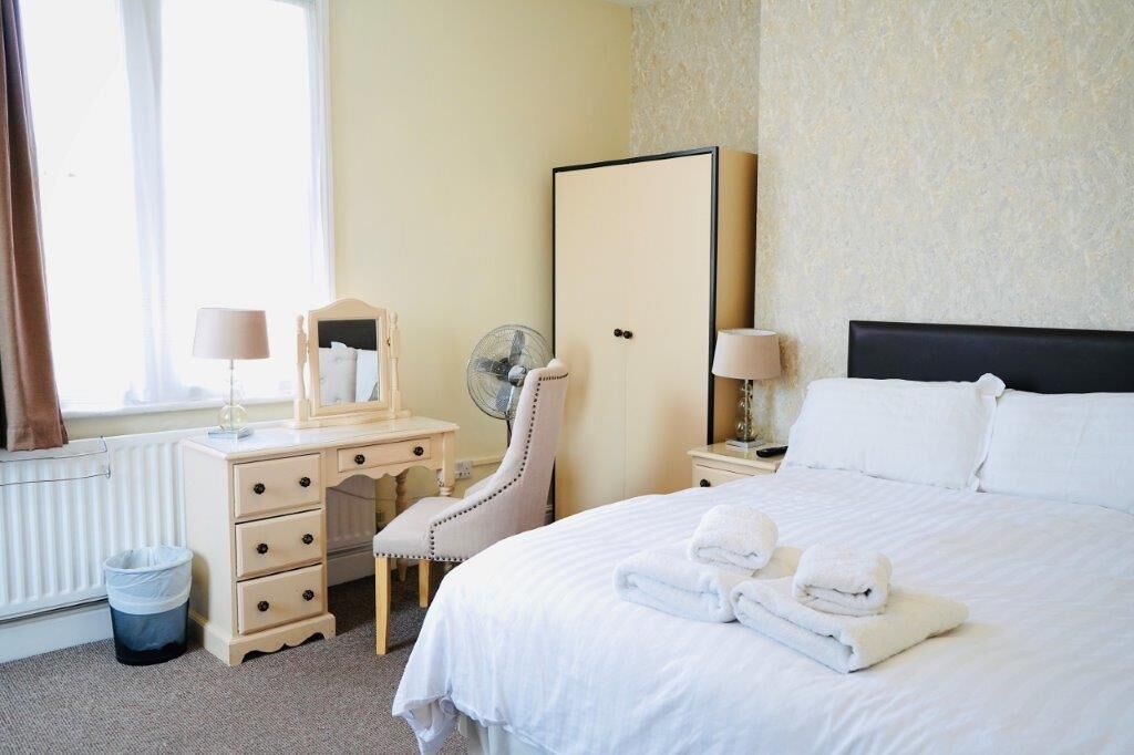 Standard Double Room | Hypo-allergenic bedding, desk, laptop workspace, soundproofing