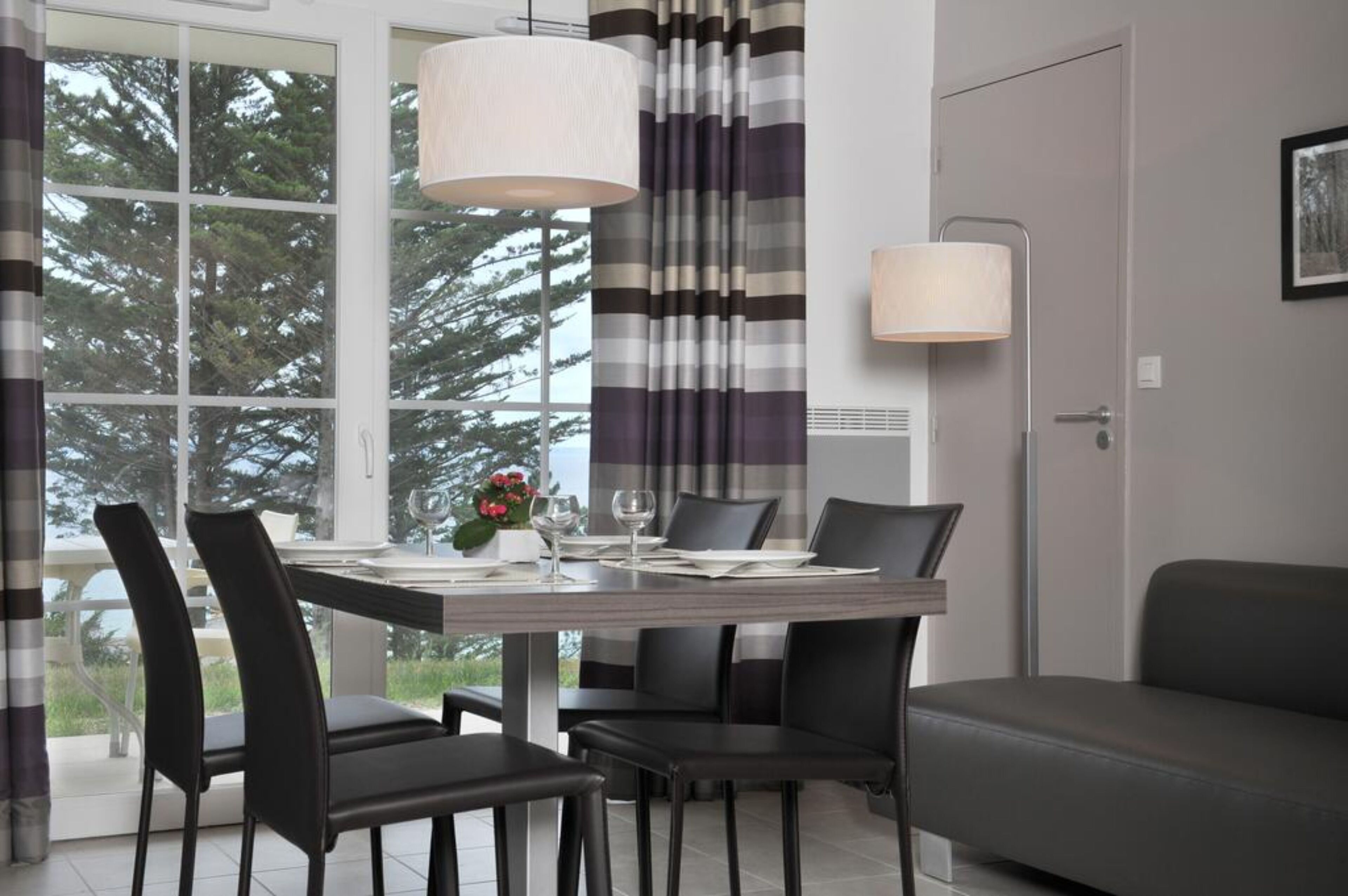 Appartement 2 chambres vue mer (Terrasse Rez de chaussée ) | Dineren in de kamer