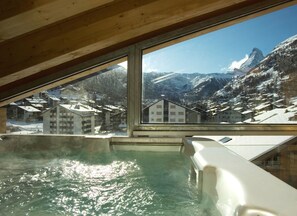 Penthouse Luxe, 5 chambres, bain à remous, vue montagne (The Zermatt Lodge) | Baignoire à jets