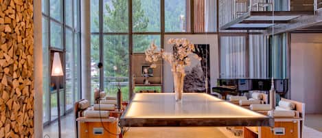 奢華樓中樓客房, 3 間臥室, 獨立浴室, 山景 (Heinz Julen Loft) | 房內用餐