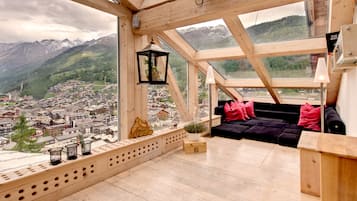 Attico Luxury, 4 camere da letto, bagno in camera, vista montagna (Heinz Julen Penthouse) | Biancheria in cotone egiziano, biancheria da letto ipoallergenica