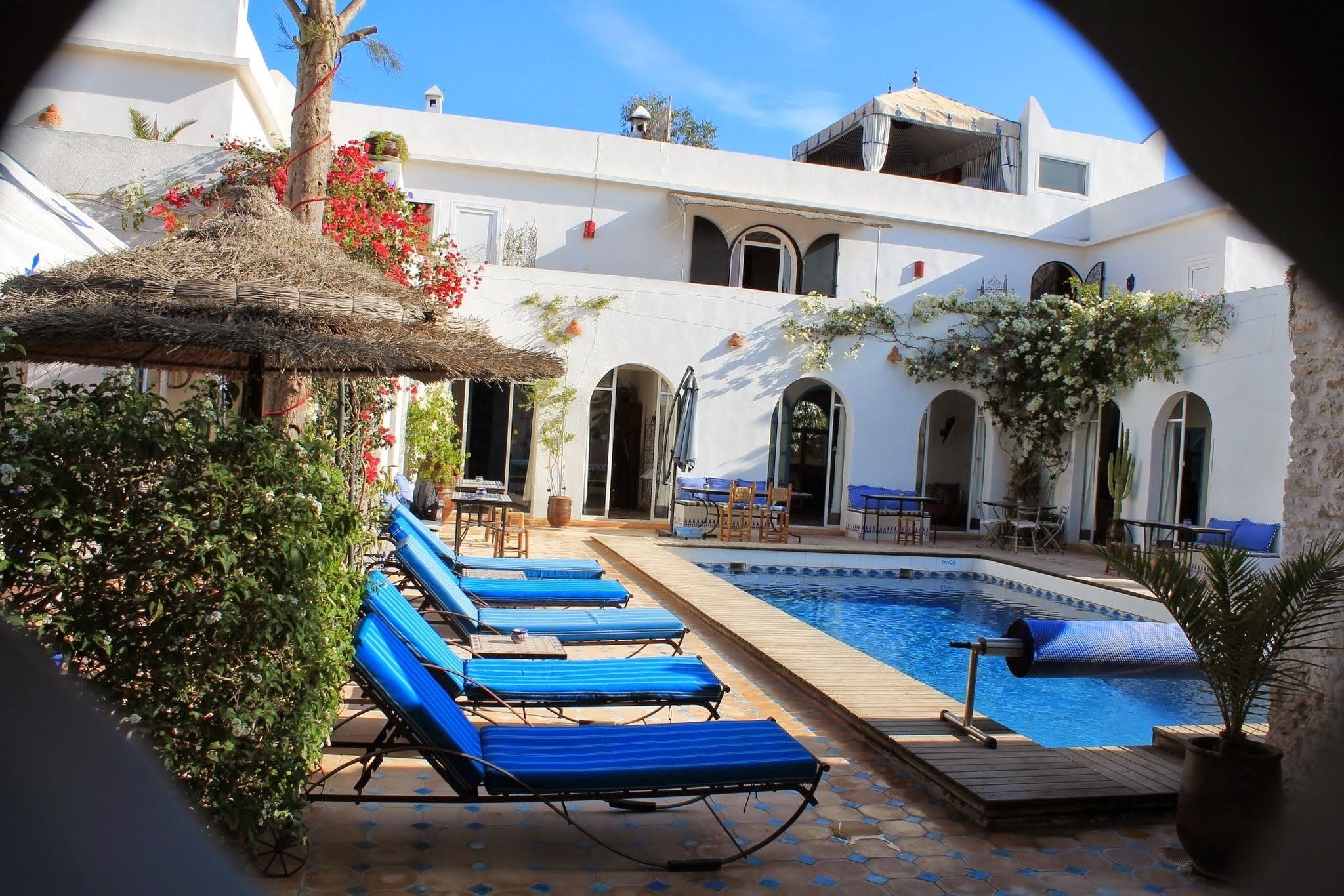 outdoor pool, free pool cabanas, pool umbrellas