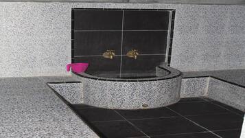 Bilik wap, mandi tangas / hammam, rawatan badan, urut tuaman batu