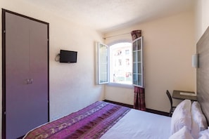 Habitació doble | Caixa forta a l'habitació, escriptori i habitacions insonoritzades