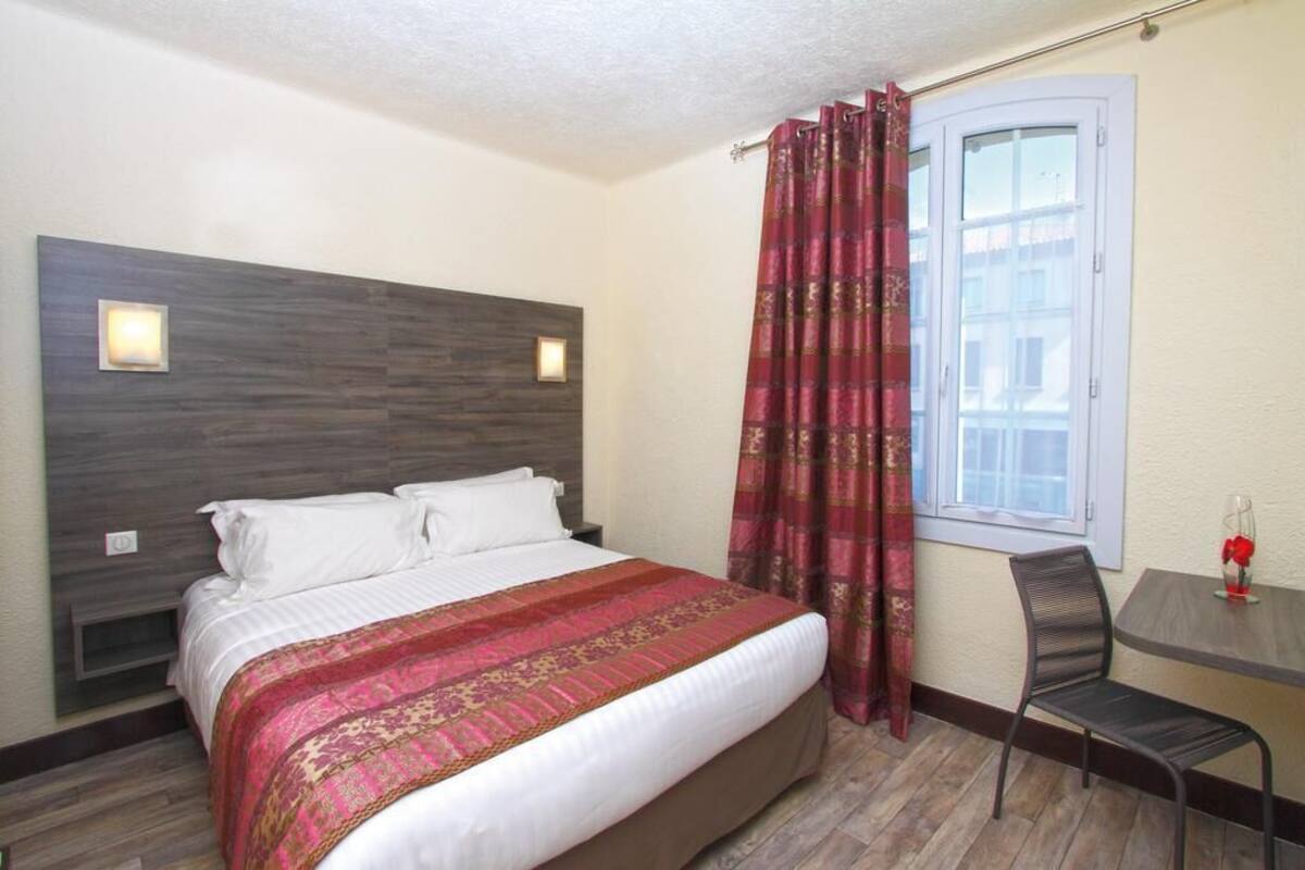 In-room safe, desk, soundproofing, WiFi (free)