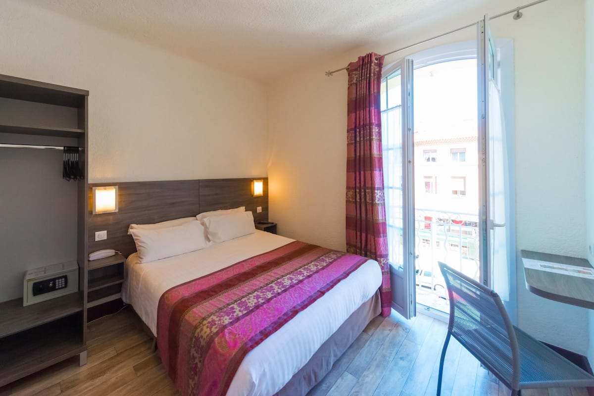In-room safe, desk, soundproofing, WiFi (free)