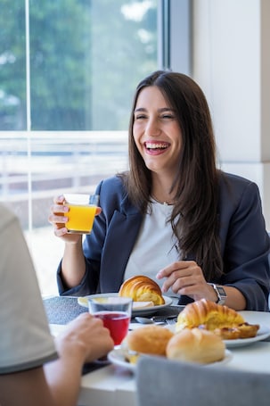 Desayuno buffet diario (EUR 7.50 por persona). Park Hotel Porto Valongo