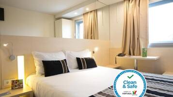 Habitación doble estándar | Escritorio, cortinas blackout, insonorización y wifi gratis