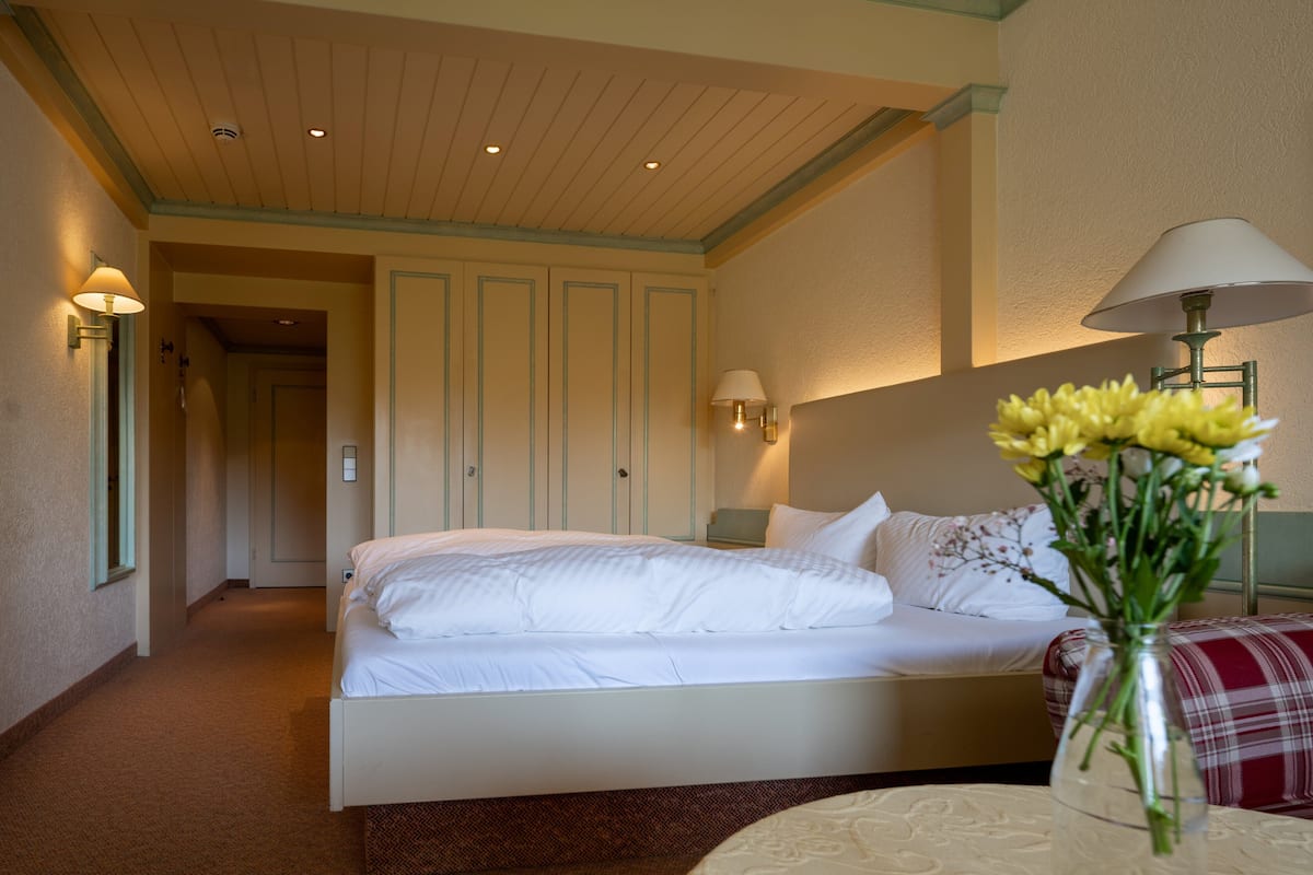 standard double room, balcony (murg) | bathroom | hair dryer, bathrobes, towels