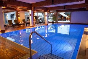 Indoor pool, sun loungers