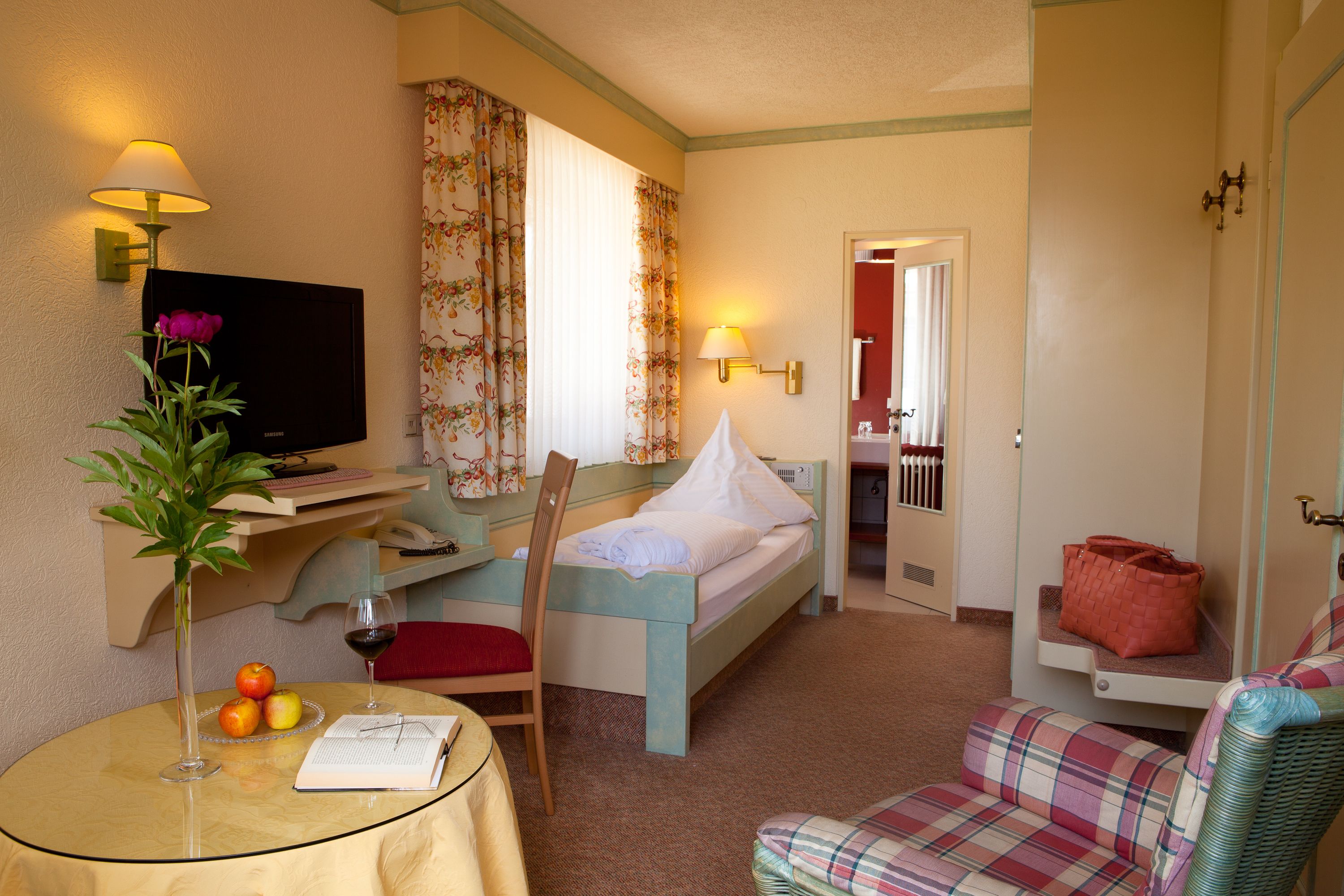 comfort single room, balcony (ellbach) | hypo-allergenic bedding, down duvets, in-room safe