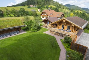 Sauna, steam room, body treatments, aromatherapy, body wraps