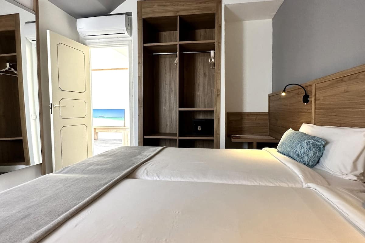 1 bedroom, in-room safe, desk, free cots/infant beds