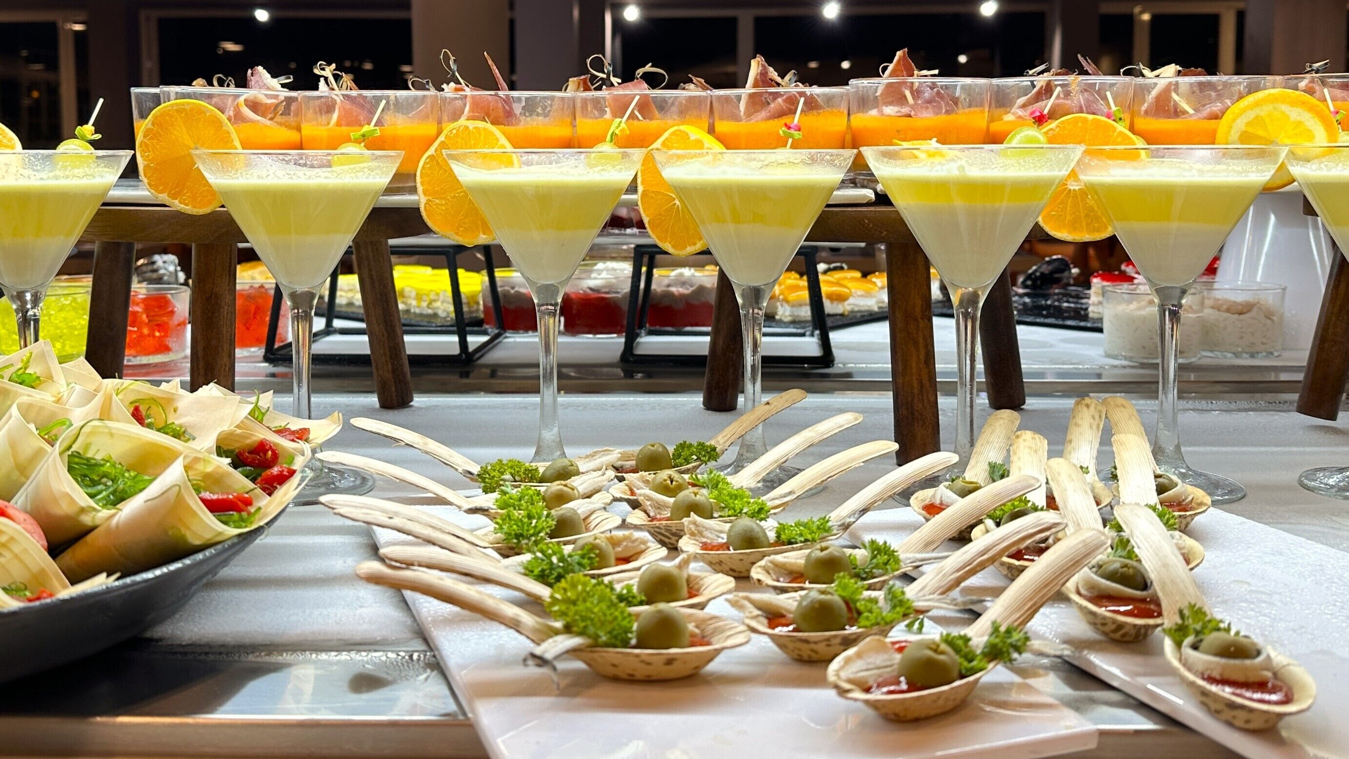 breakfast, lunch, dinner served; international cuisine