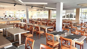 Breakfast, lunch and dinner served - Club Caleta Dorada (Antigua)