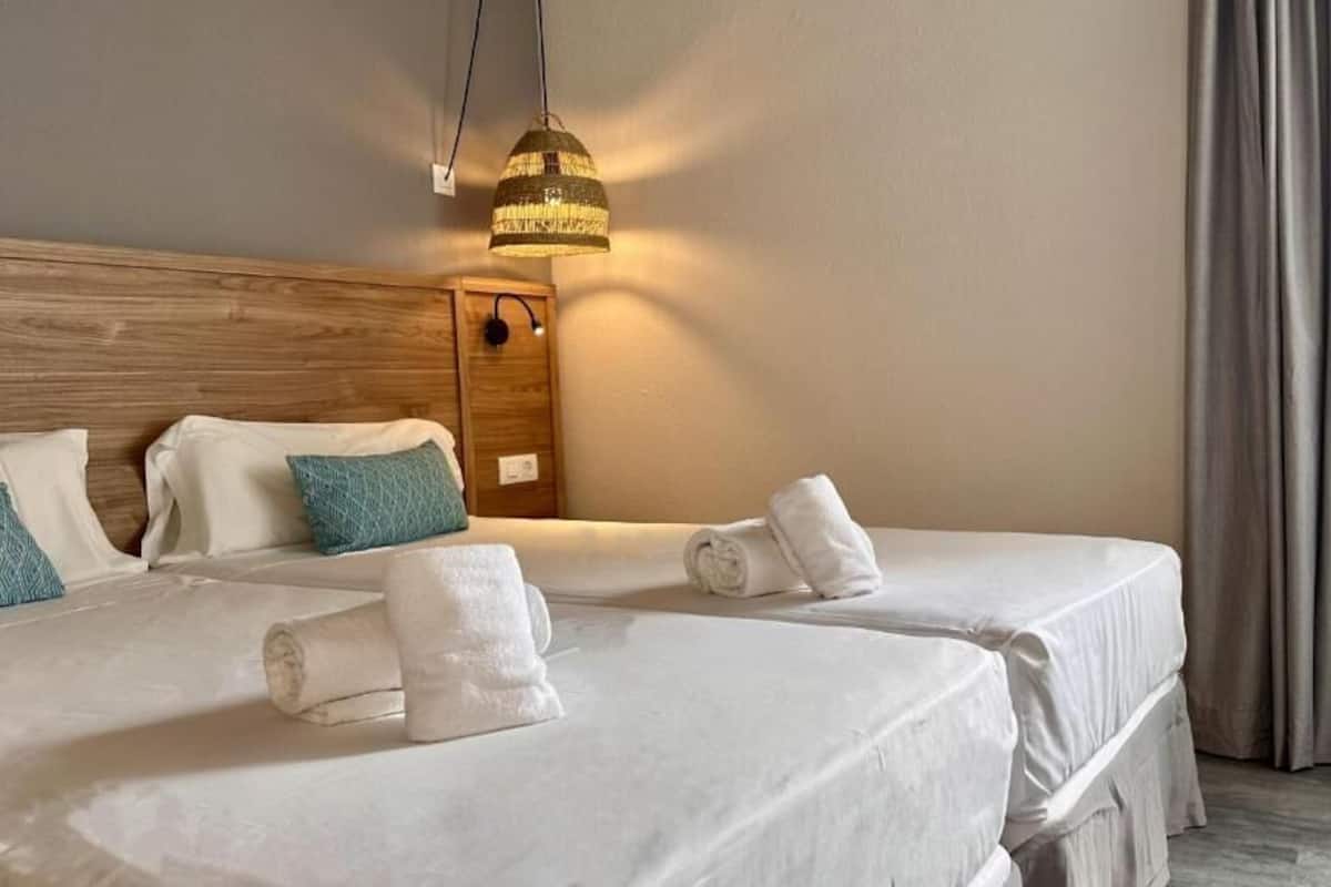 1 bedroom, in-room safe, desk, free cots/infant beds