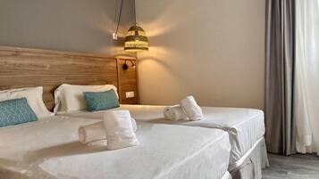 2 camere, una cassaforte in camera, una scrivania