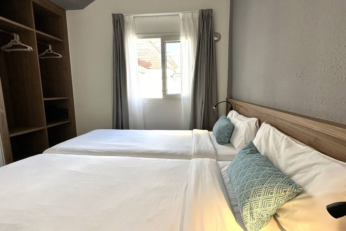 1 bedroom, in-room safe, desk, free cots/infant beds