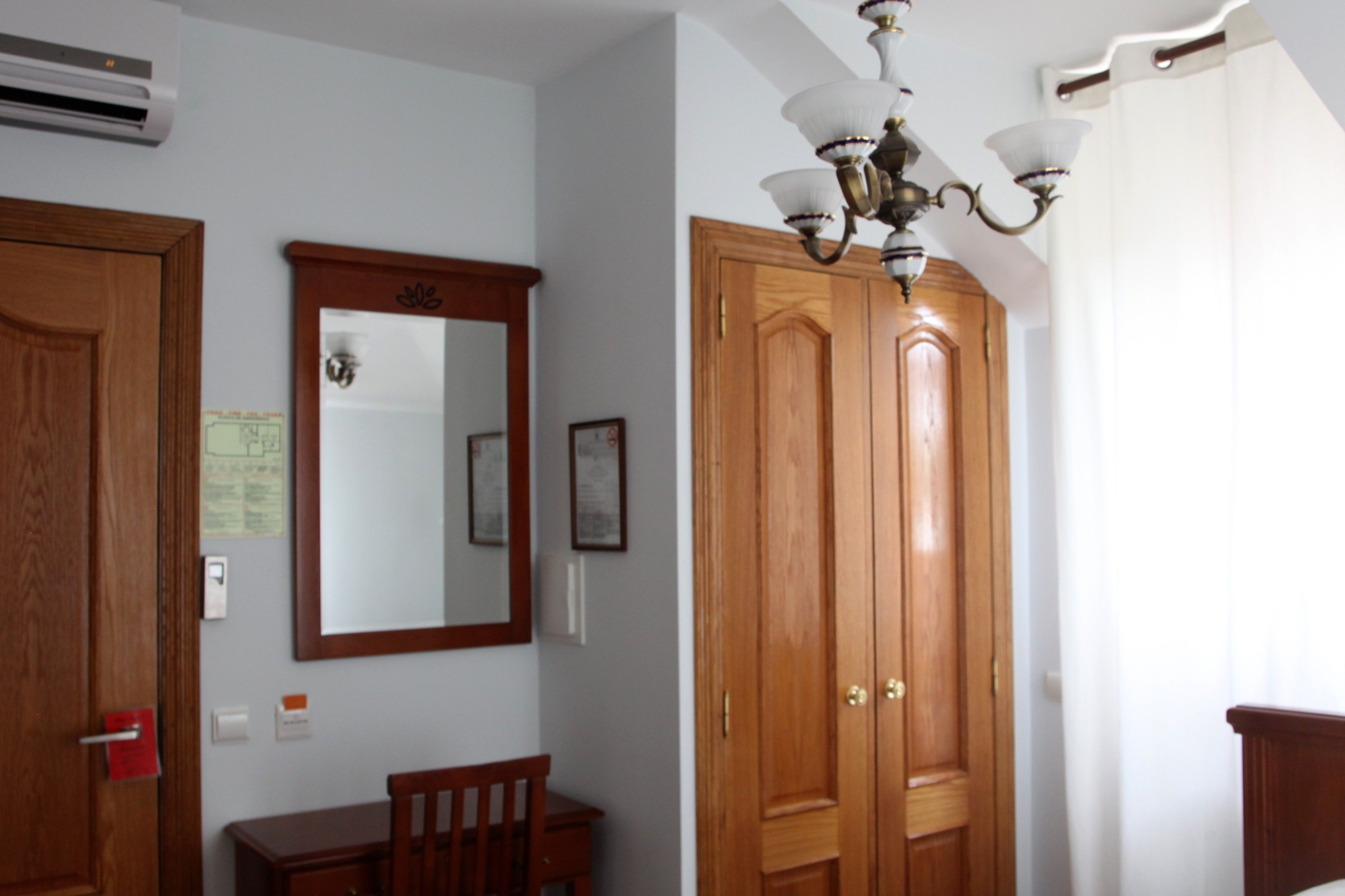 single room | in-room safe, desk, rollaway beds, free wifi