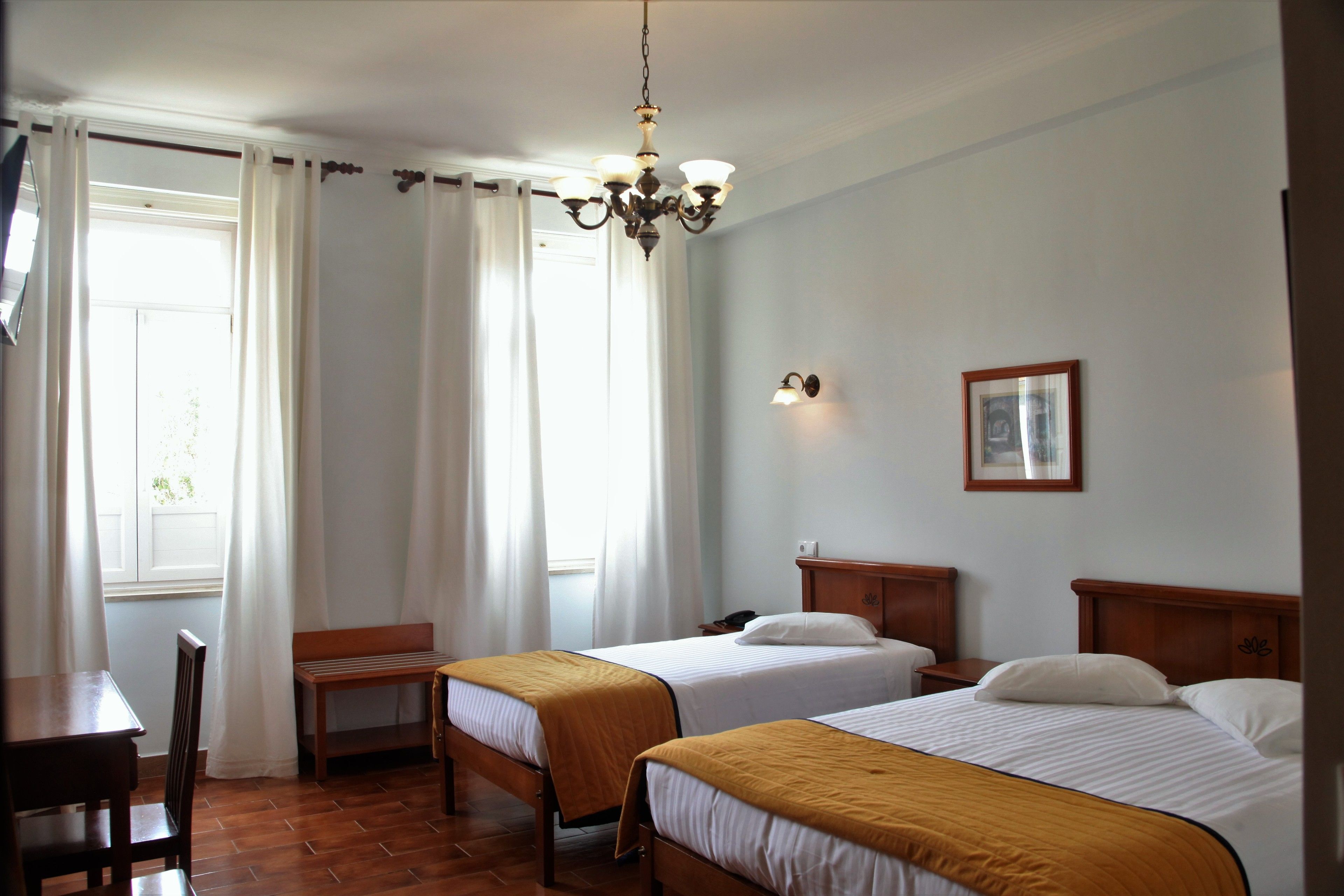 triple room | in-room safe, desk, rollaway beds, free wifi